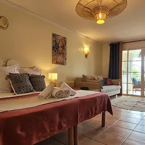 https://studio-sable-2-4-pers-face-a-la-mer.comcaribbean.com